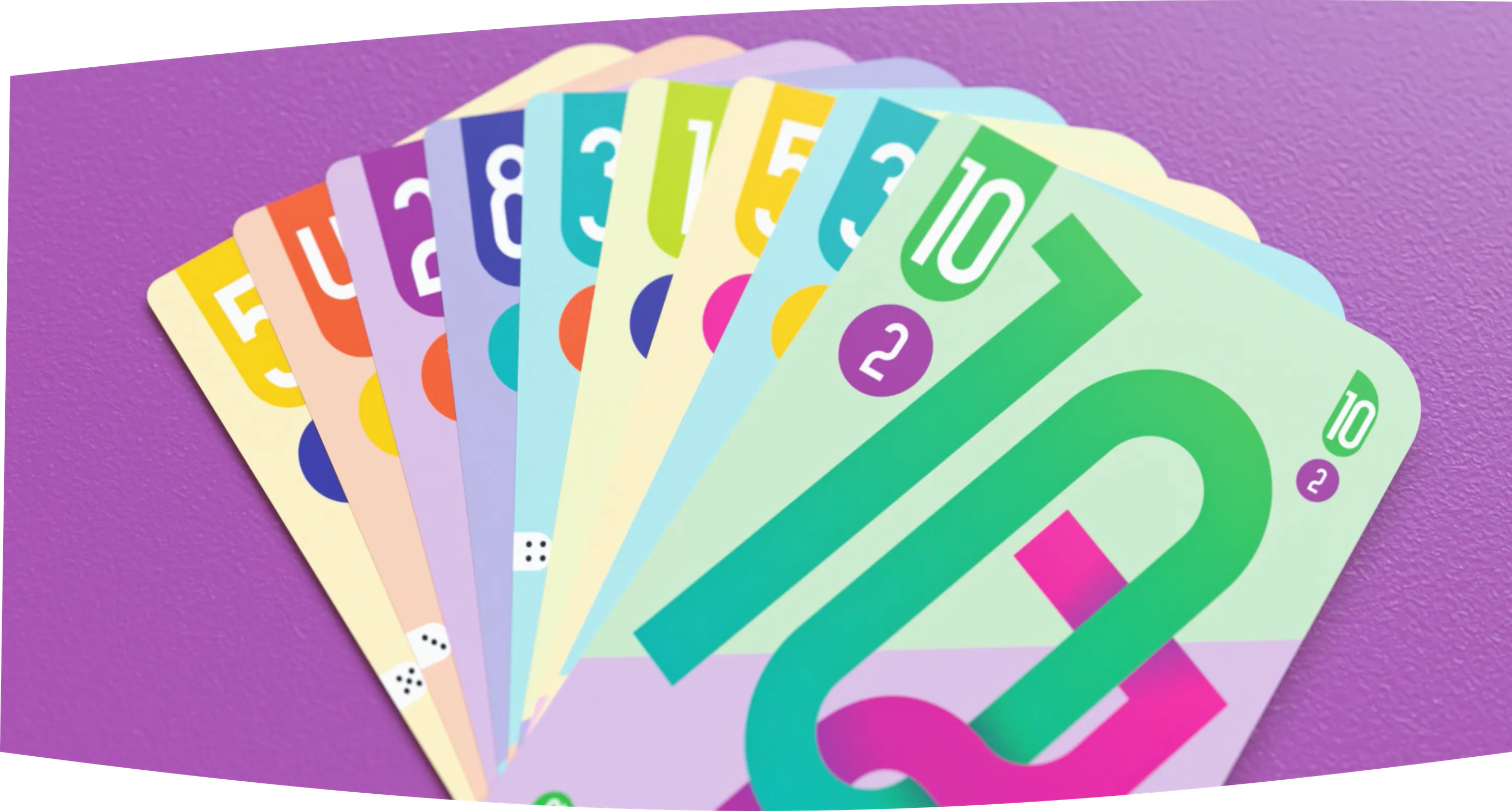 Amis jouant ensemble au jeu de cartes dnup